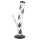 Skleněný bong Black Leaves, 30cm - Zalomen sklenn bong Black Leaves. Transparentn bong ukonen slabm hrdlem je zdoben ernmi listy konop. Otvor pro turbo najdeme ve spodn sti bongu. Stabilitu bongu zajituje kulat zkladna siln 6 mm. Oproti standardnm bongm je tento prmiov bong vyroben z tepeln odolnho borosiliktovho skla tlouky 2,5 mm. Jednodln chillum bongu je ukonen nalisovanm kotlkem s otvorem cca 4 mm.

Vka: 30 cm
Vnitn prmr bongu: 3,5 cm
Vnj prmr bongu: 4 cm
Prmr hrdla: 4,4 cm
Socket (zbrus) chillumu: 14,5 mm
Max. dlka chillumu (meno od dosedac knick sti): 13,8 cm
Led: ne
Perkolace: ne
Turbo: ano
Stko do bongu: 12 mm
Materil: borosiliktov sklo
Balen: kartonov krabice
Distributor: Fortis-DB, spol. s r.o.
